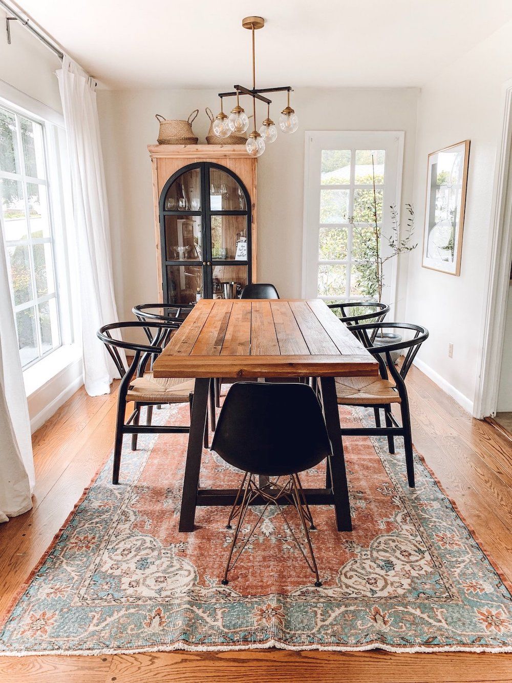 Scandinavian Dining Room with Black MidMod Chairs via rebeccaandgenevieve