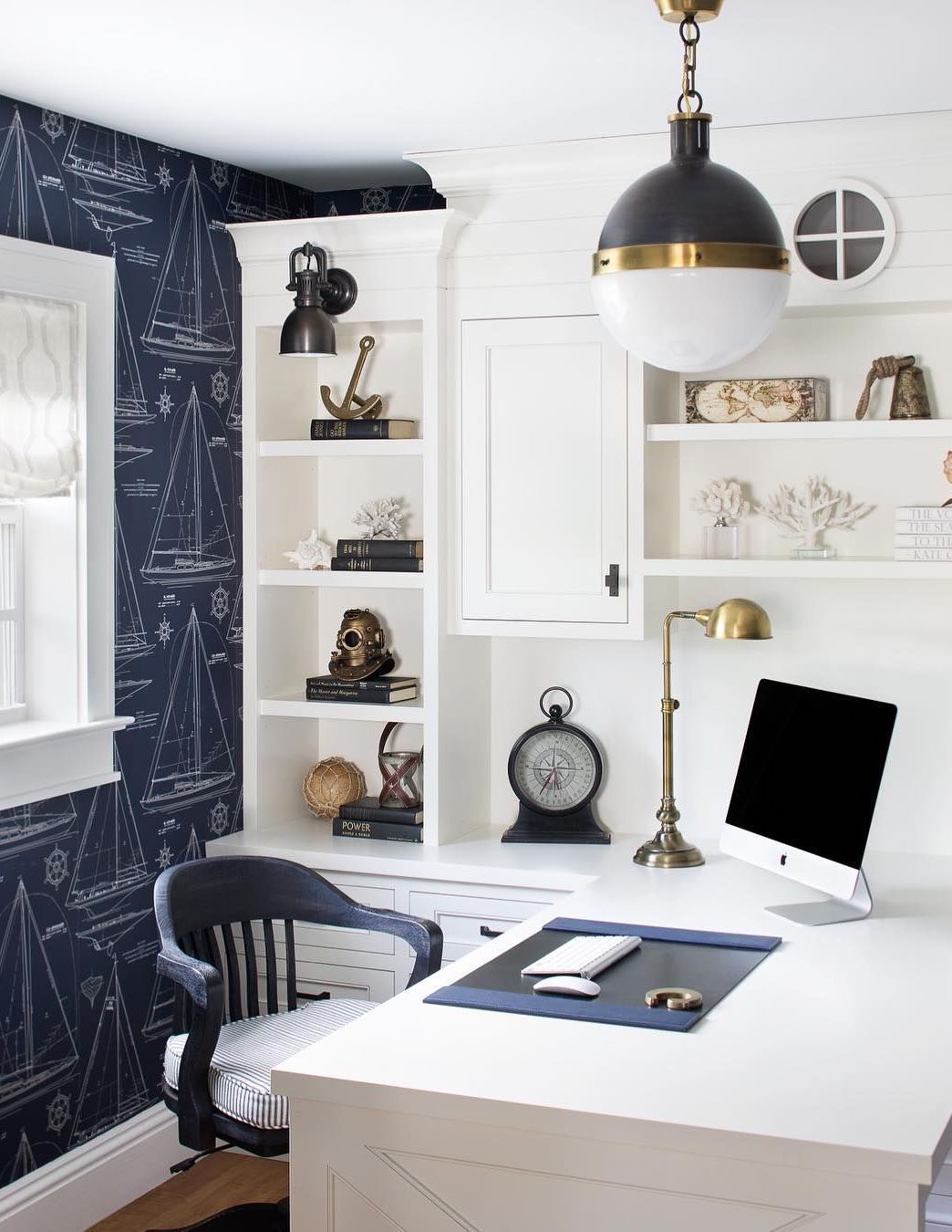 Coastal Office with Kravet Nautical Sailboat wallpaper via @lisamichaelinteriors