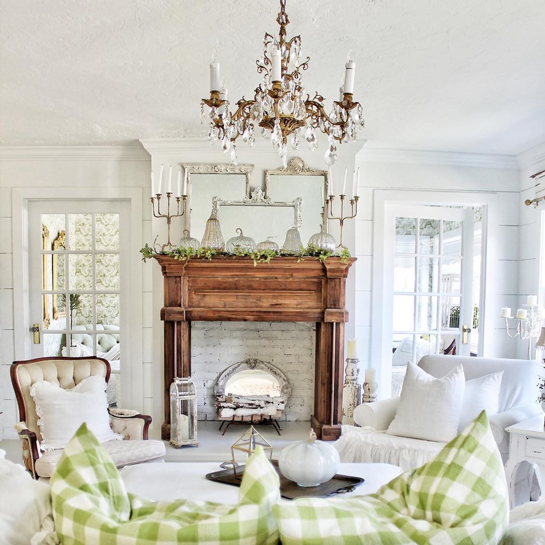 French Country Living Room With Gingham Pillows Via @simplyfrenchmarket 