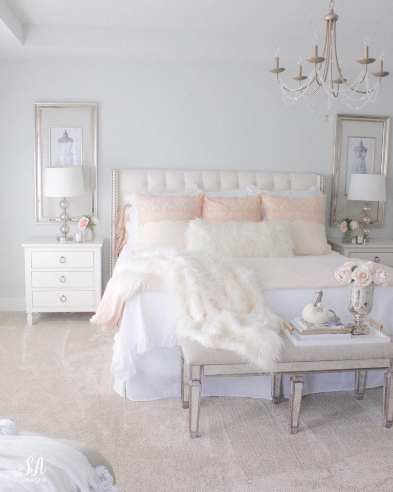 19 Amazing Glam Bedrooms with Chic Style - Glam BeDroom With White Faux Fur Decor Accents Via @summeraDamsDesigns 768x960