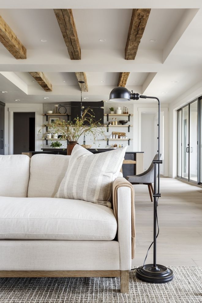 Neutral Sofas via Alturas Homes and Lauren Smyth