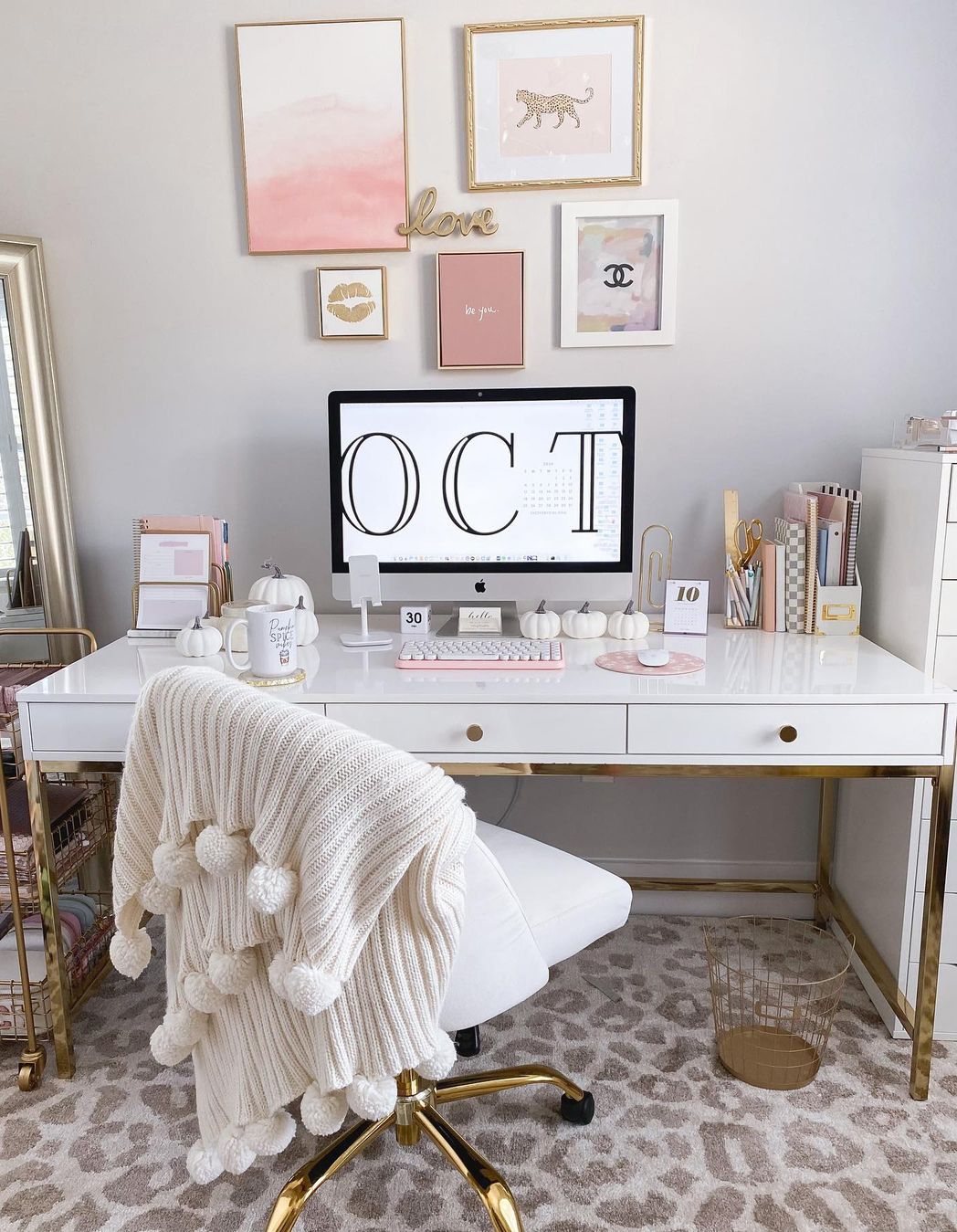 21 Perfectly Feminine Desks For An Elegant Home Office
