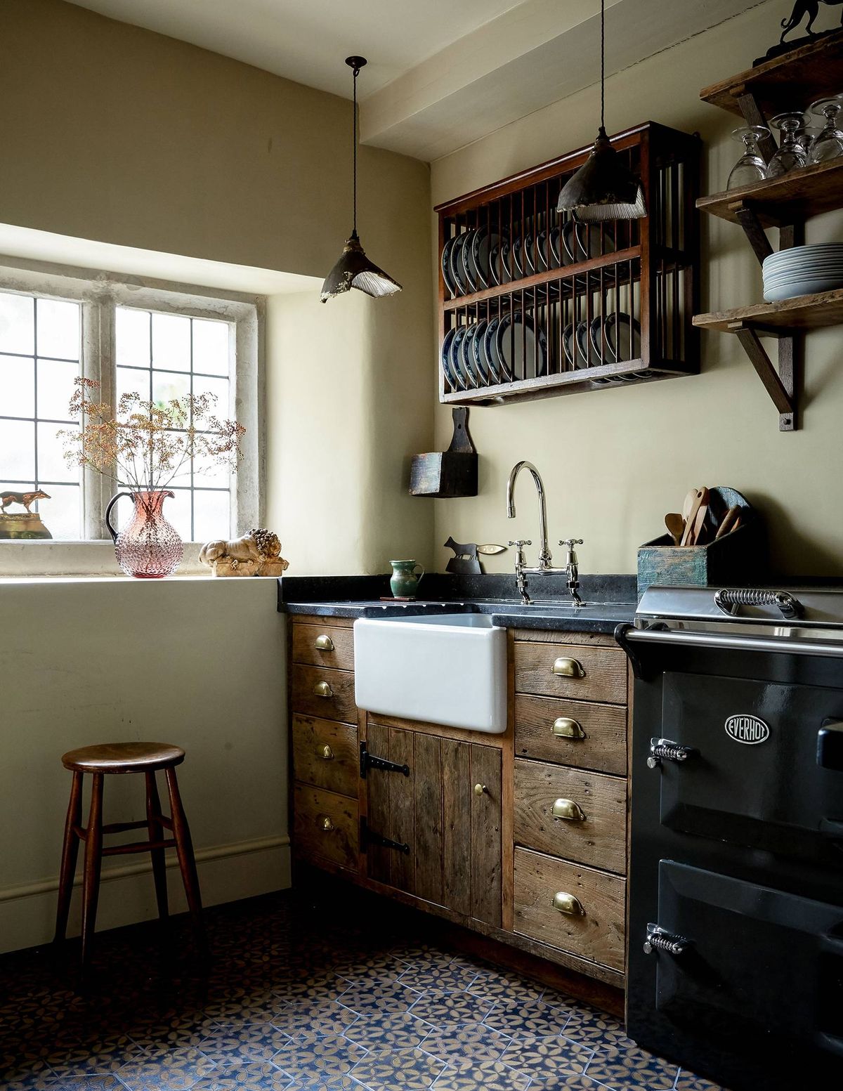 Apron Front Sink in English Country Kitchen via Robin Muir Cotswolds kitchen