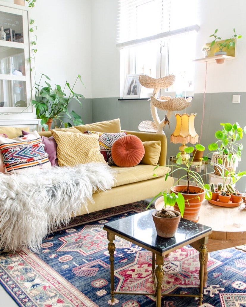 Bohemian Living Room with Oriental Vintage Rug @styledbysabine