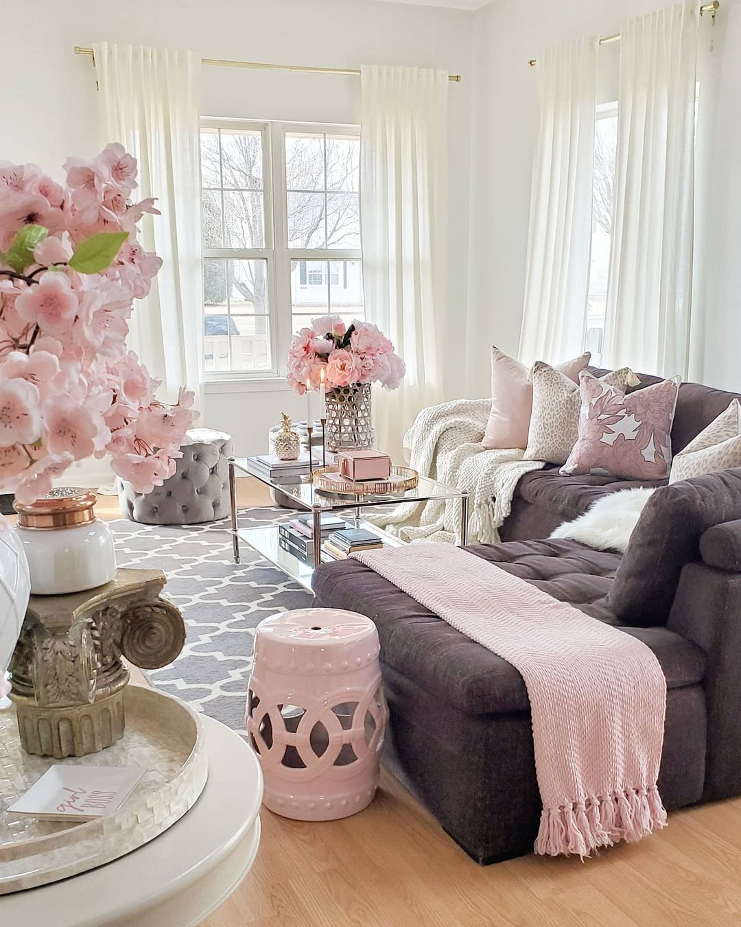 Glam Living Room Design with White Ceramic Garden Stool via @chic.interior.design