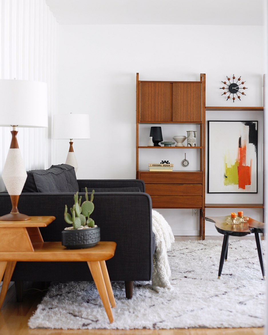 Mid Century Modern Living Room With Dark Wall Color Green Couch Living ...