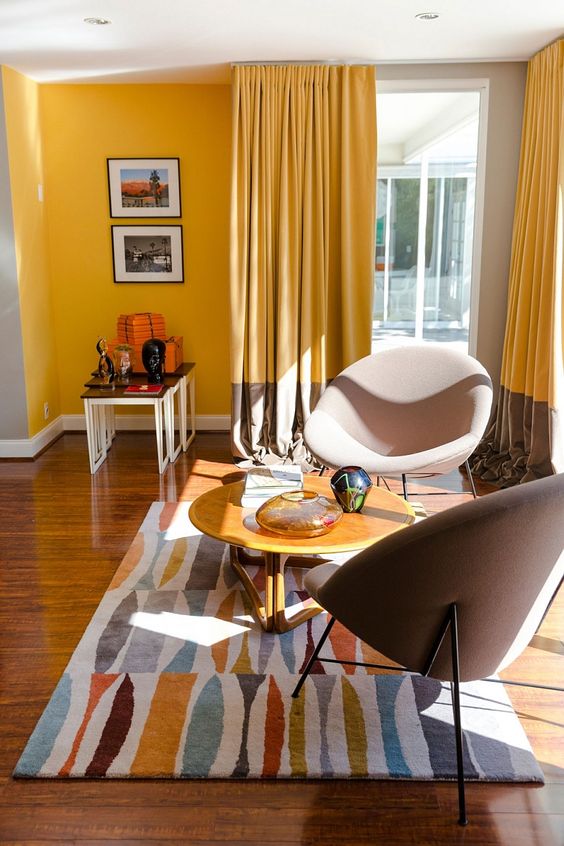 Mid-Century Modern Living Room with Yellow Walls and Geometric Rug