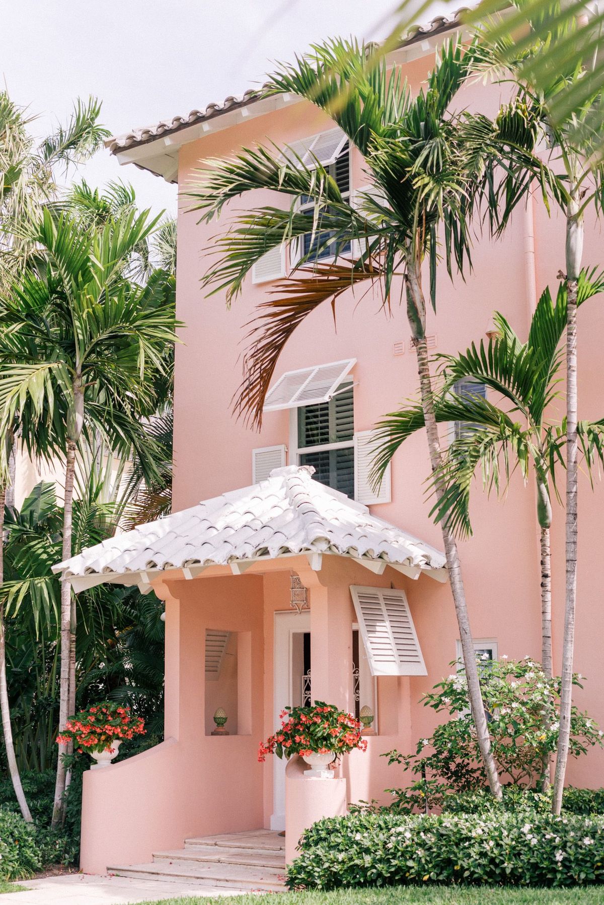 15 Beautiful Pink Houses That Barbie Would Totally Love   Palm Beach Pink House Cottage With Palm Trees Via Julia Berolzheimer 