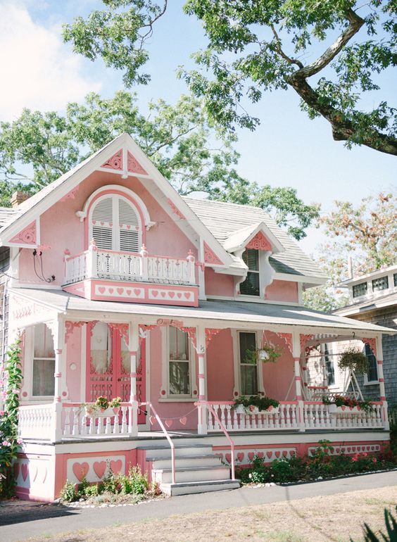 15 Beautiful Pink Houses That Barbie Would Totally Love   Pink House Via KT Merry Photography 