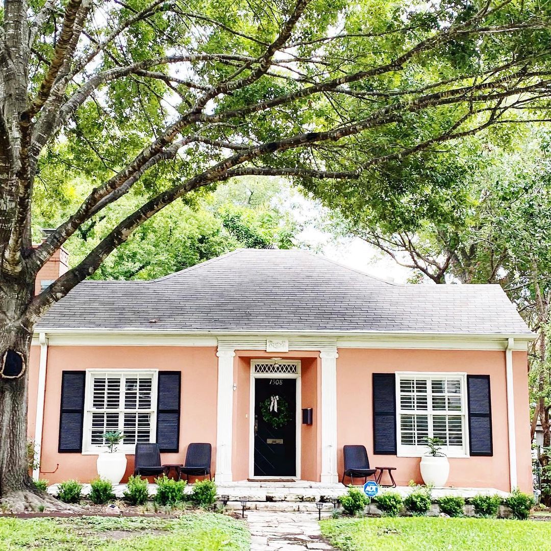 Pink One-story House in Austin Texas Pemberton Heights via @charmingaustintexas