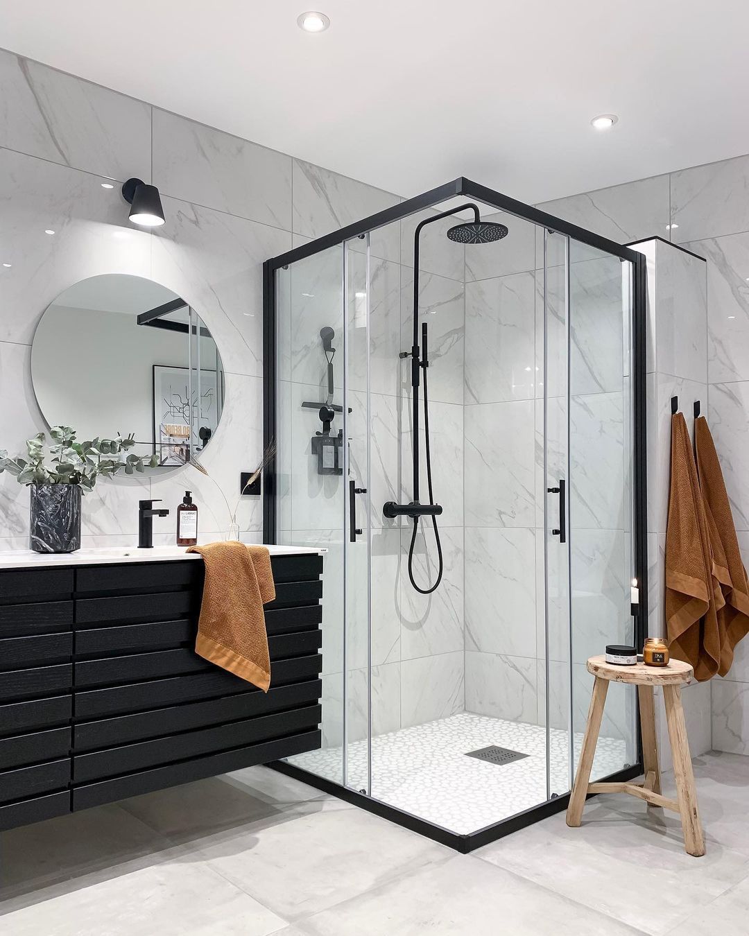 Scandinavian Bathroom with Rain Shower via @boogreis