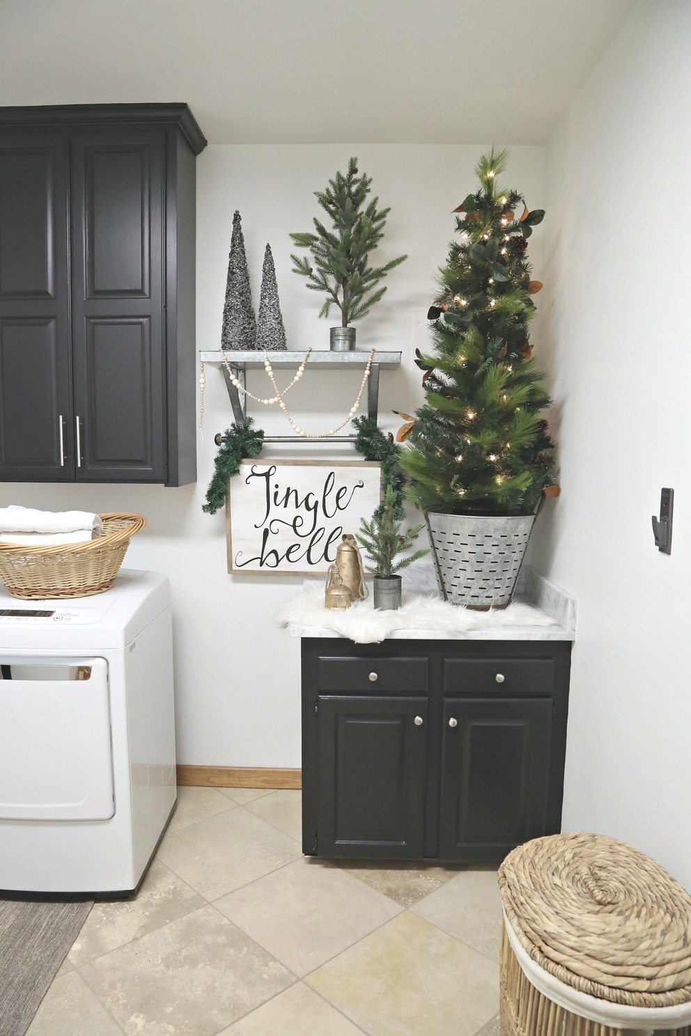 Christmas Laundry Room with Jingle Bells Sign via thecreativityexchange