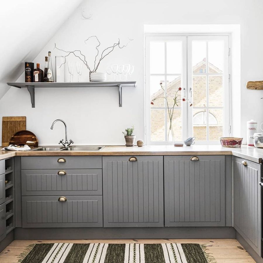 Black and White Striped Rug in Scandinavian Kitchen Decor via @vaningenvillan