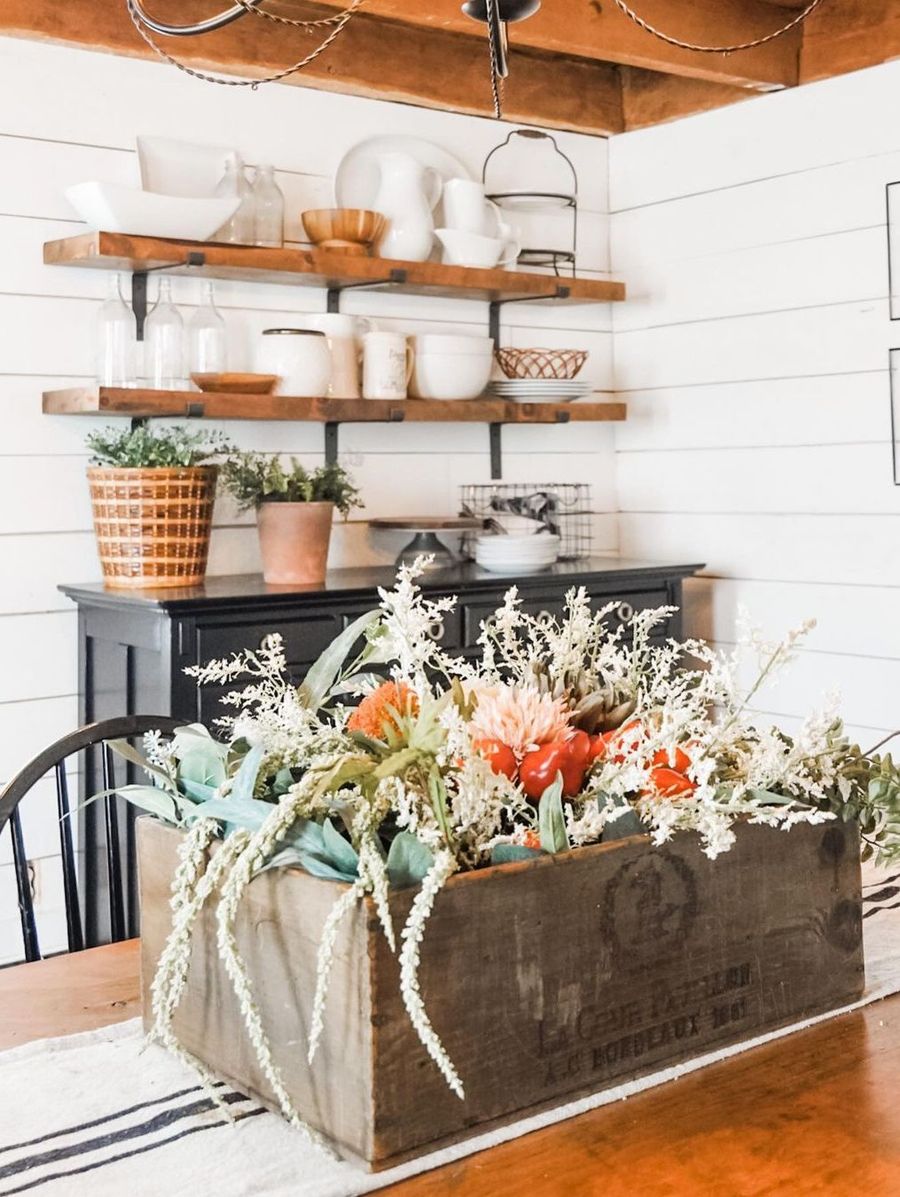 Centerpiece Farmhouse Dining Room via @thefarmhouselife