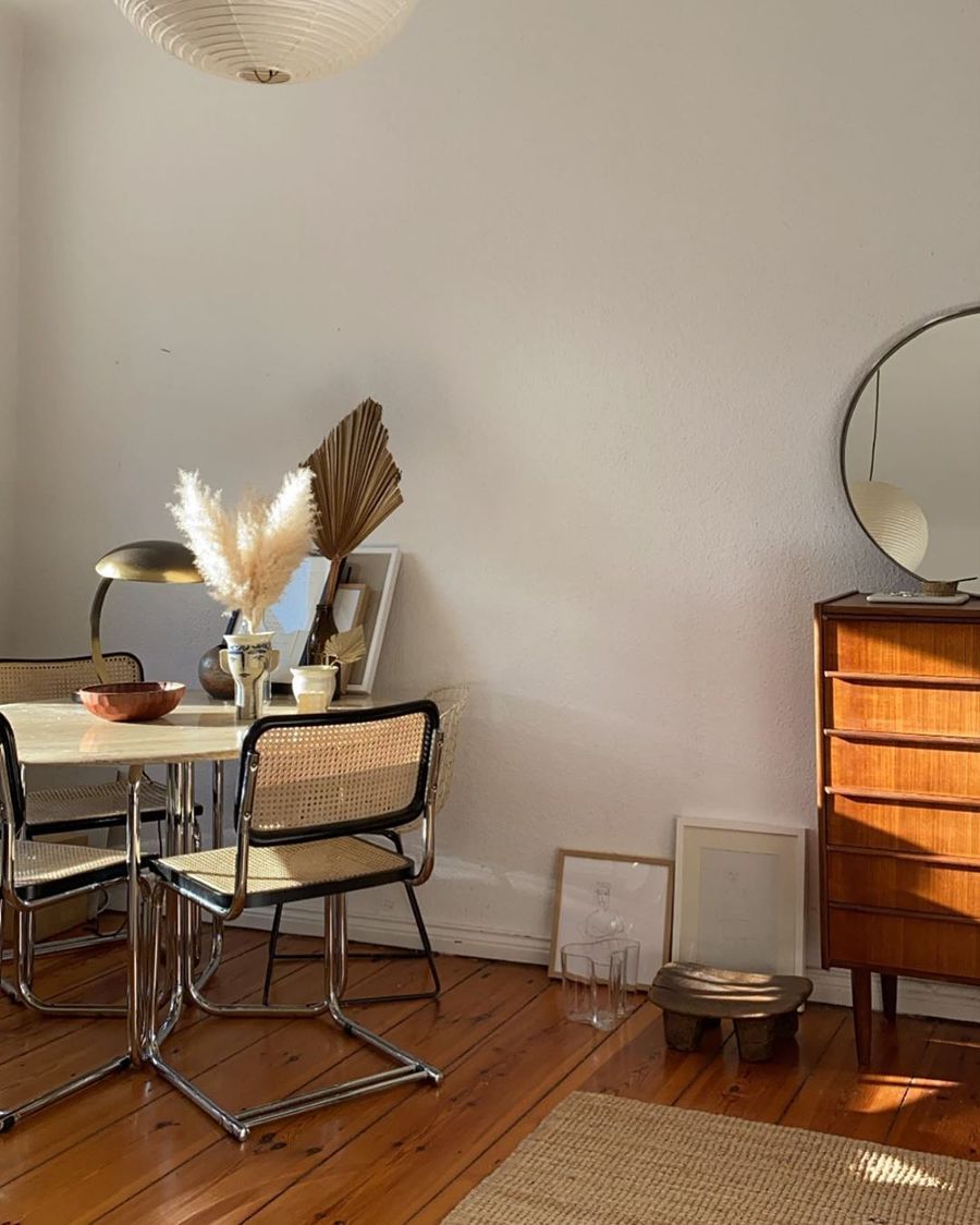 Marcel Breuer Cesca Chairs in a Mid-century Modern Dining Room via @zora_auguste