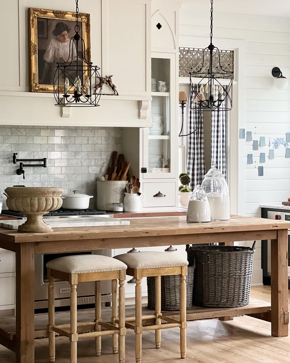 Country kitchens design tips thelinenrabbit