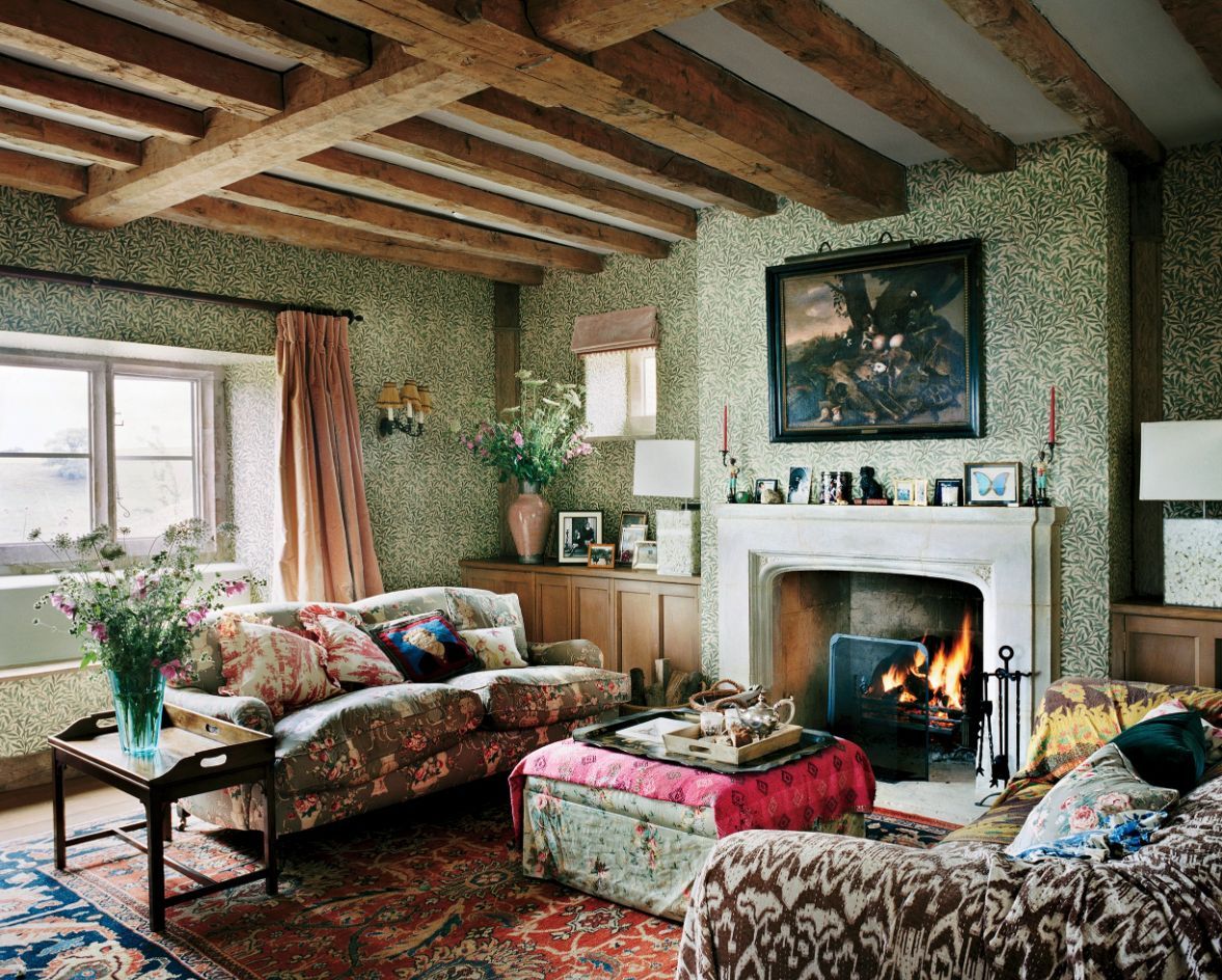 10 Fantastic English Country Living Rooms You Must See   English Country Living Room With Layered Patterns Via Plum Sykes Vogue 