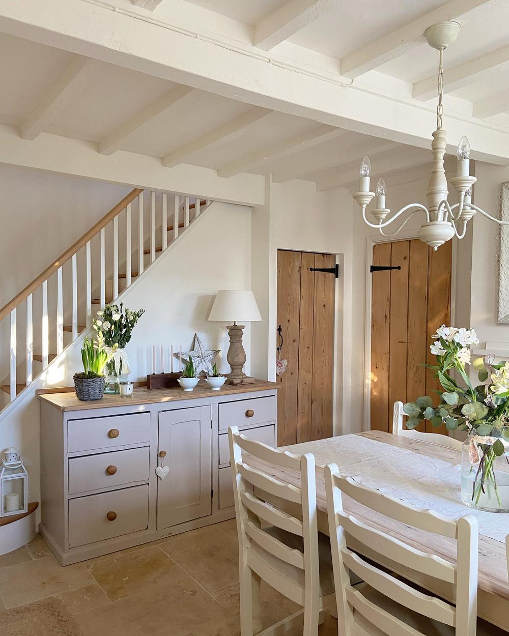 English country dining room bathtubs_and_buttercups