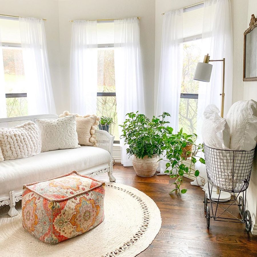 Farmhouse Living Room decor with Sheer White Curtains via @thevintageroad