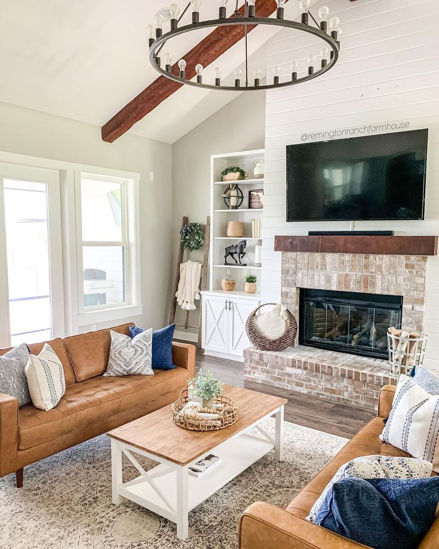 Farmhouse Living Room with Wagon Wheel chandelier via @remingtonranchfarmhouse