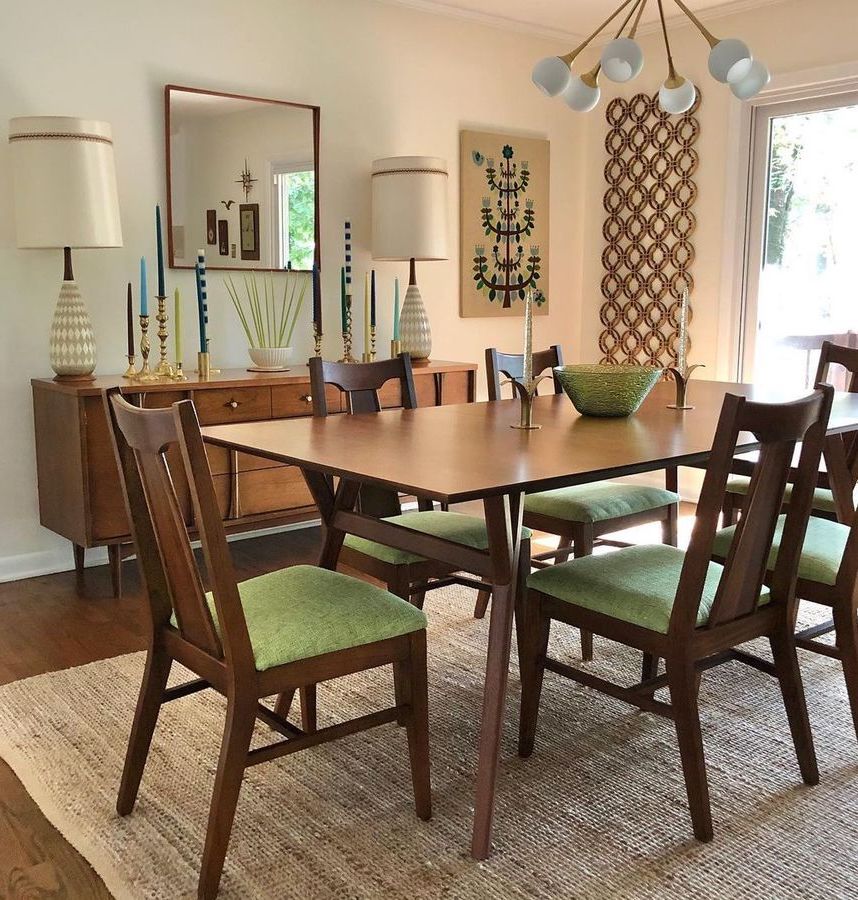 Geometric Table lamps on buffet in Mid-Century Modern Dining Room via @theretrobeehive