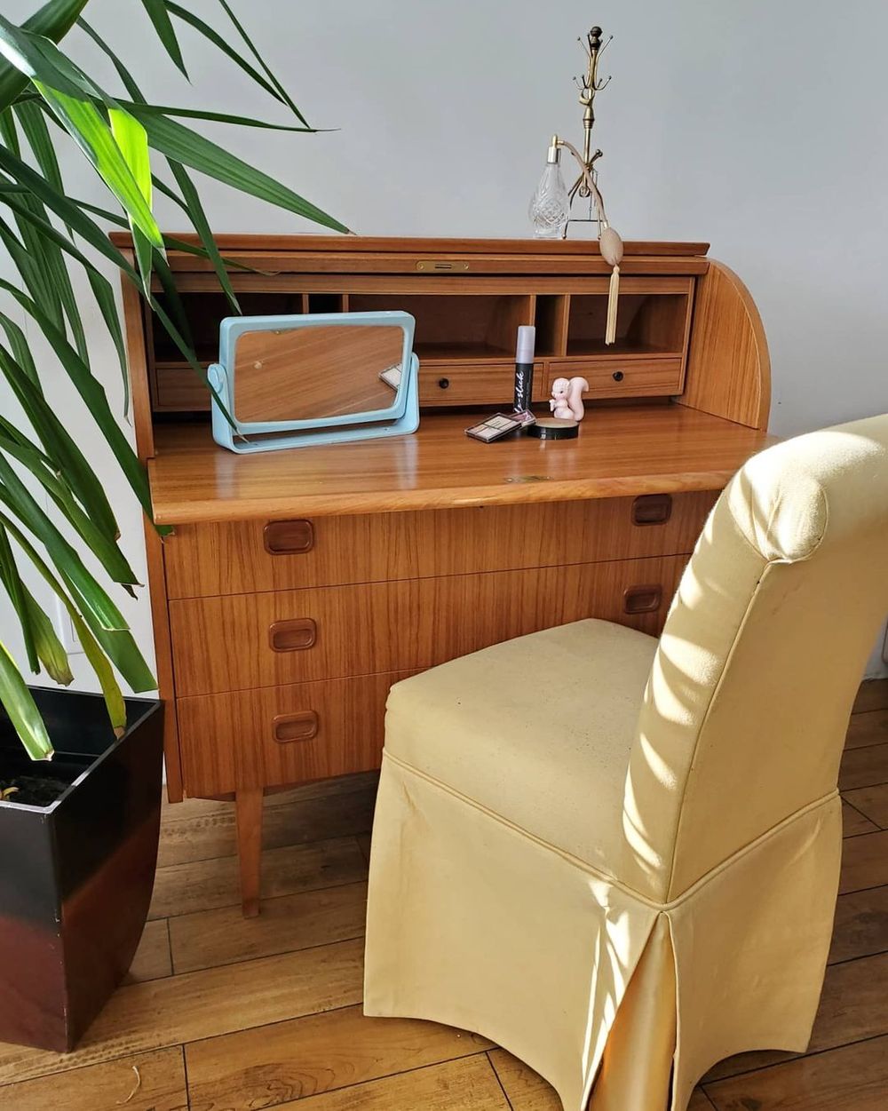 Mid-Century Modern Office with Roll Top Desk via @roamvintagehome