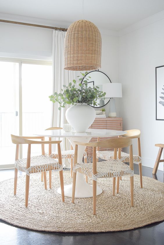 Neutral Dining Room with White Marble Tulip table