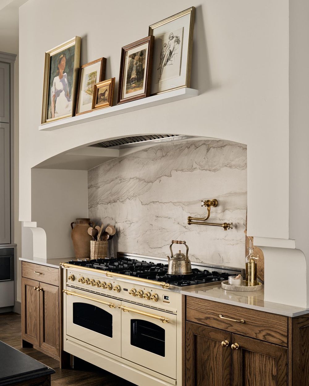 Neutral kitchens english country style marketbymodernnest