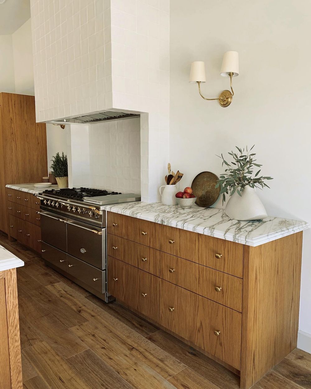 Neutral wood kitchen cabinets studiohus