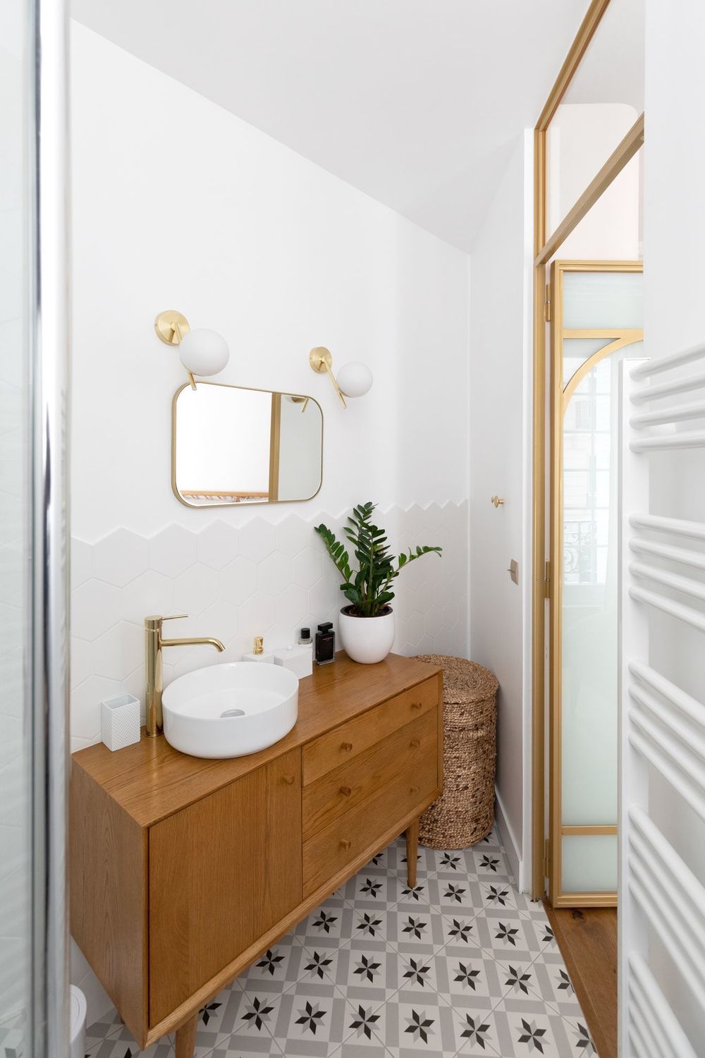 Parisian bathroom mid-century modern home decor via Charlotte Fequet CoteMaison