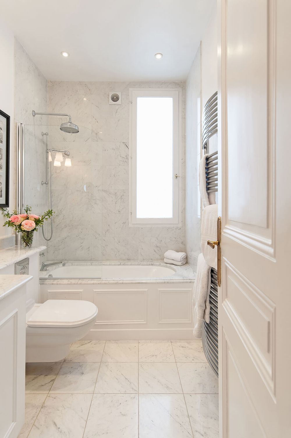 Parisian bathroom decorations with Flowers in a Vase via havenin