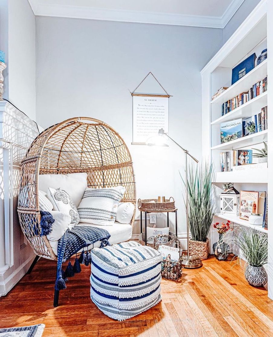 Reading Nook with Egg Chair via @johnston.escapes