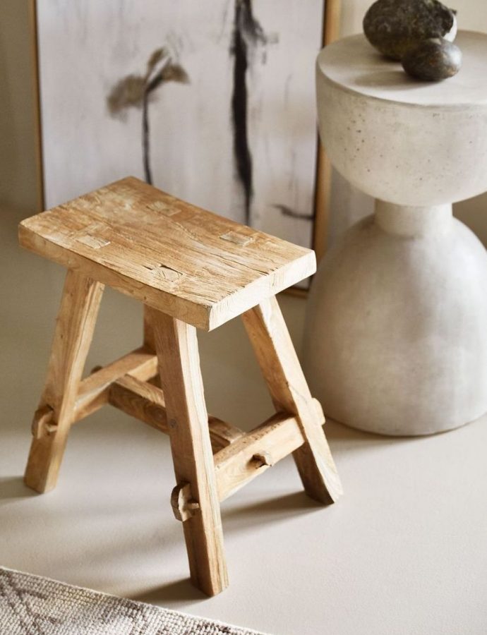 15 Best Rustic Wooden Stools for Your Bathroom or Kitchen