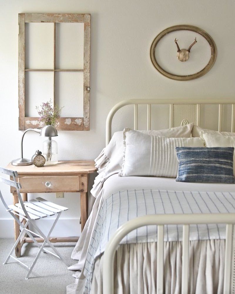 Vintage Table Lamp and Alarm Clock in Farmhouse Bedroom via @fadedcharmliving