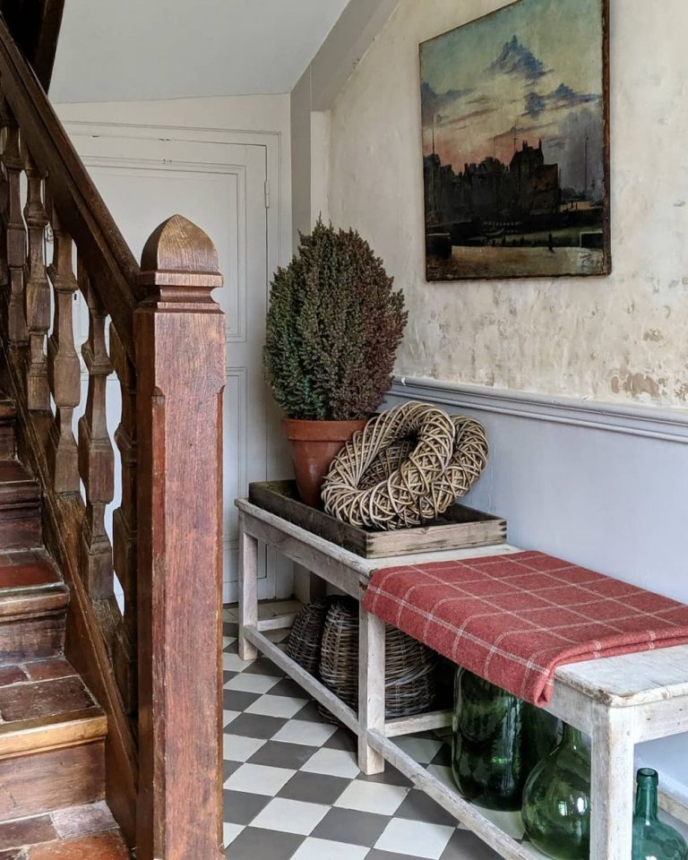 10 Stunning French Country Entryway Decor Ideas   Vintage Art In A French Country Entryway Via @cat In France 768x960 