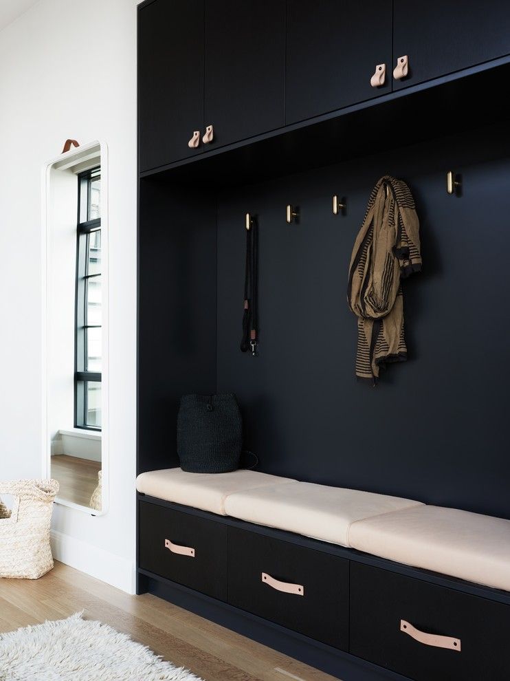 Black walls in Scandi entryway design by Nune Design