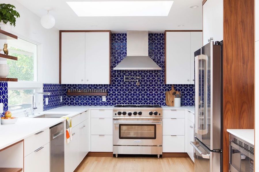 Blue Geometric Cube Backsplash Tile in Mid-Century Modern Kitchen via @destinationeichler