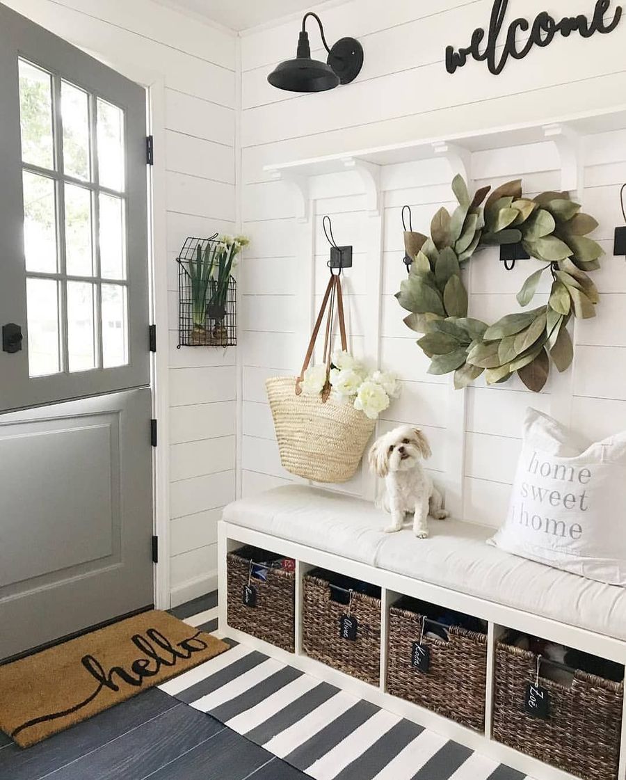 Built-in Bench for Farmhouse Entryway Design by @dreamingofhomemaking