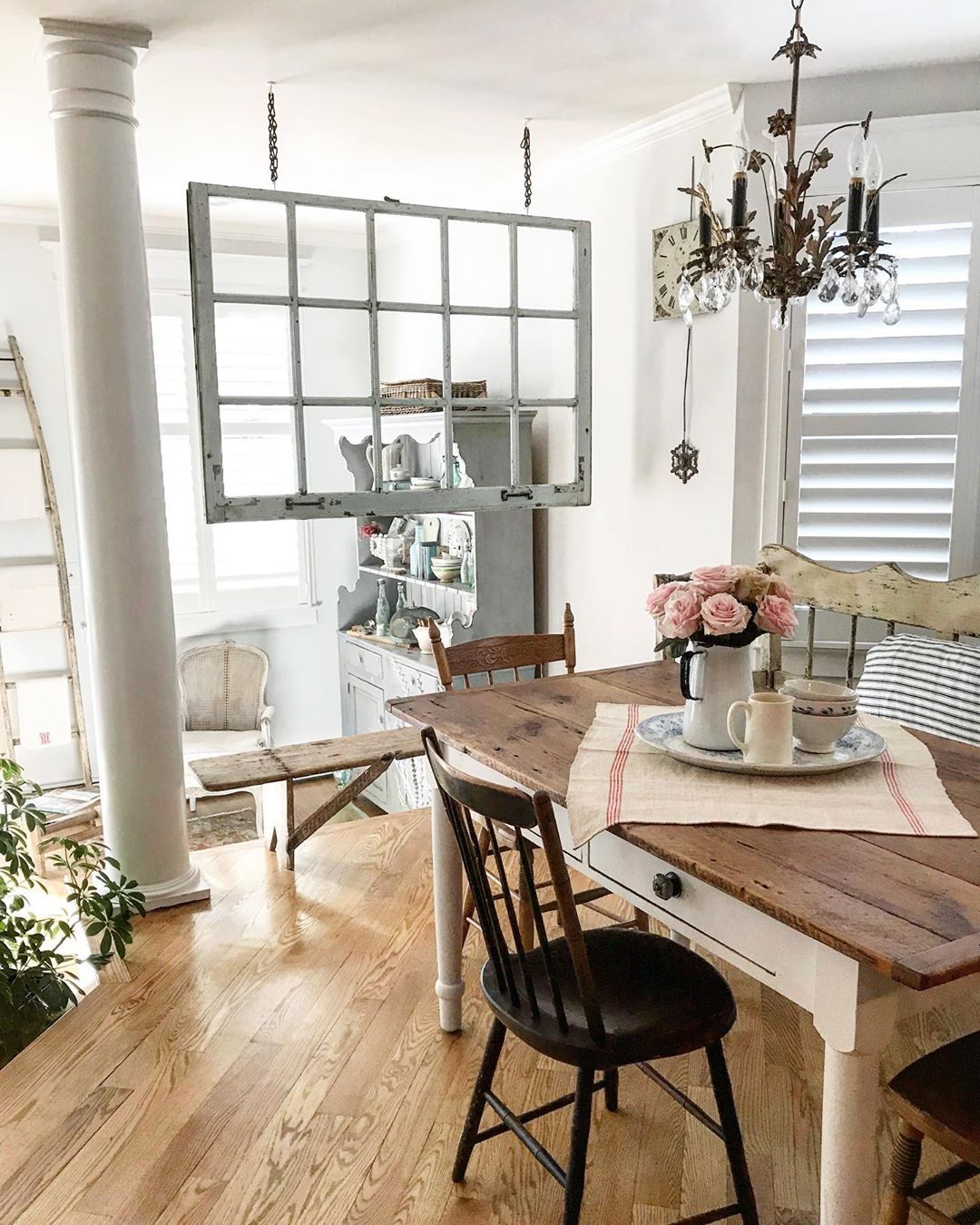 Crystal Chandelier in French Country Breakfast Nook via @rarecorners