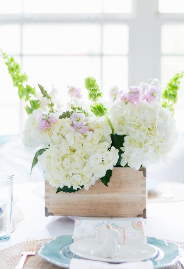 DIY Spring Flower Box Centerpiece via thehomeicreate