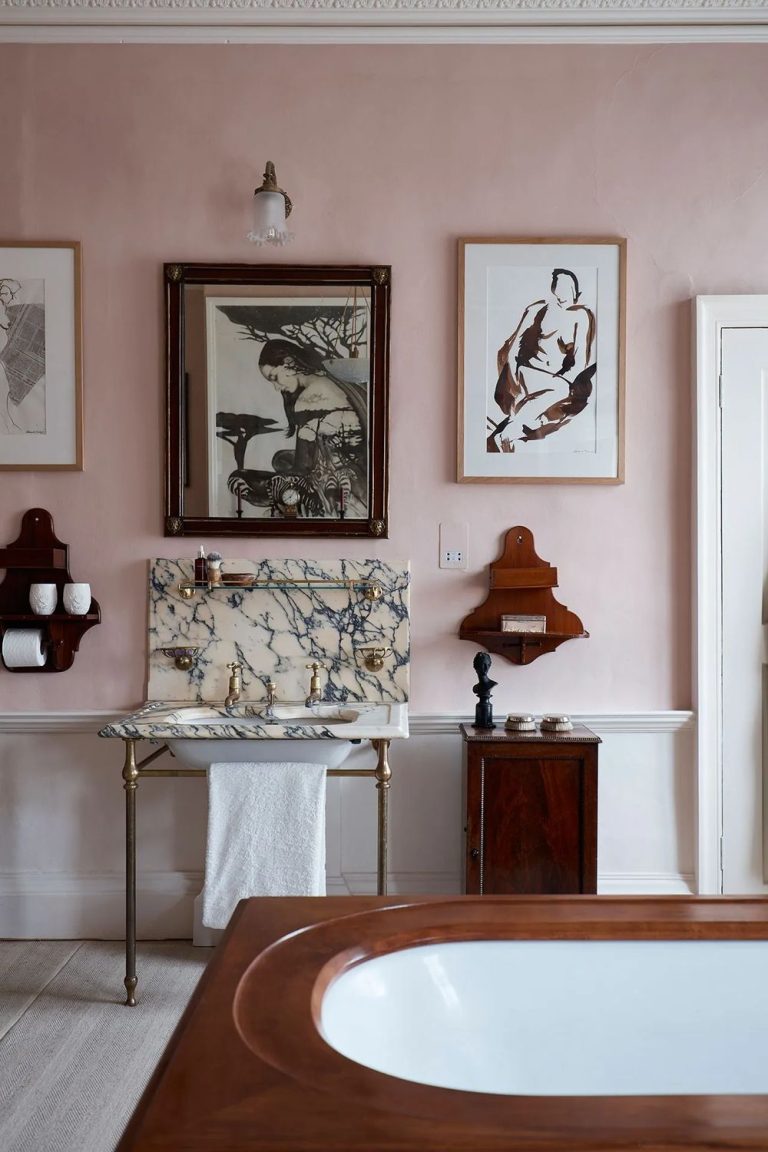 29 Relaxing English Country Bathroom Designs to Inspire You