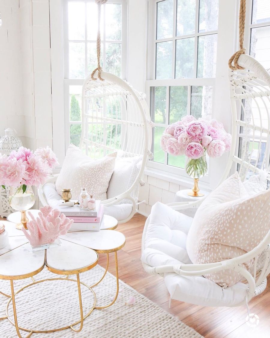 10 Feminine Living Room Decor Ideas for a Chic Home