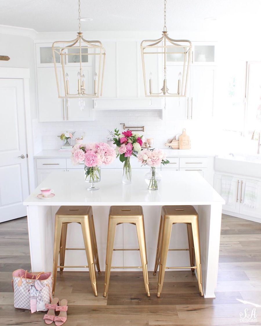 Gold Bar Stools in Glam Kitchen via @summeradamsdesigns