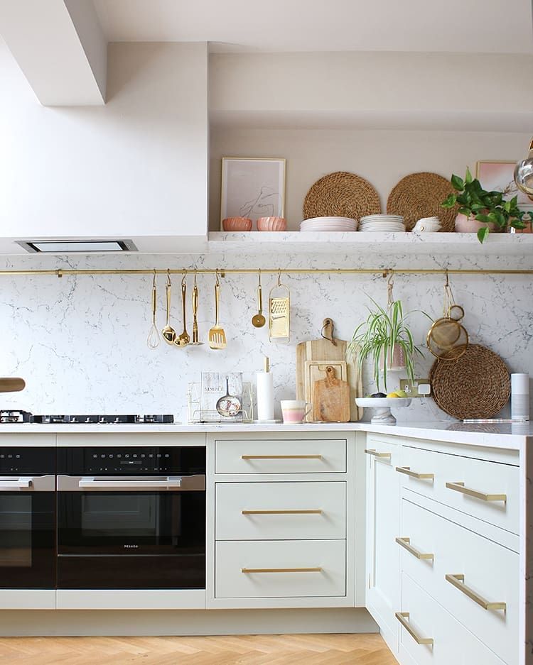 Gold metal rod for hanging kitchen utensils in Glam Kitchen Ideas via @swoonworthyblog