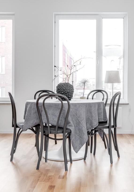Gray Side Chairs and Gray Linen tablecloth Scandinavian Breakfast Nook via vaningen.se