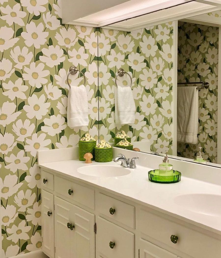 Green Floral Wallpaper Mid-Century Modern Bathroom via @theretrobeehive