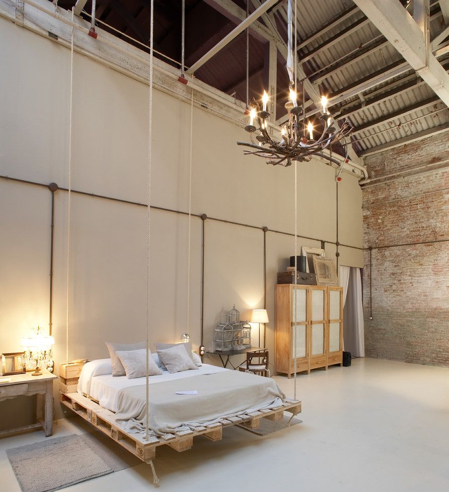 High Ceilings in Industrial Loft Bedroom via Barasona Diseno y Comunicacion