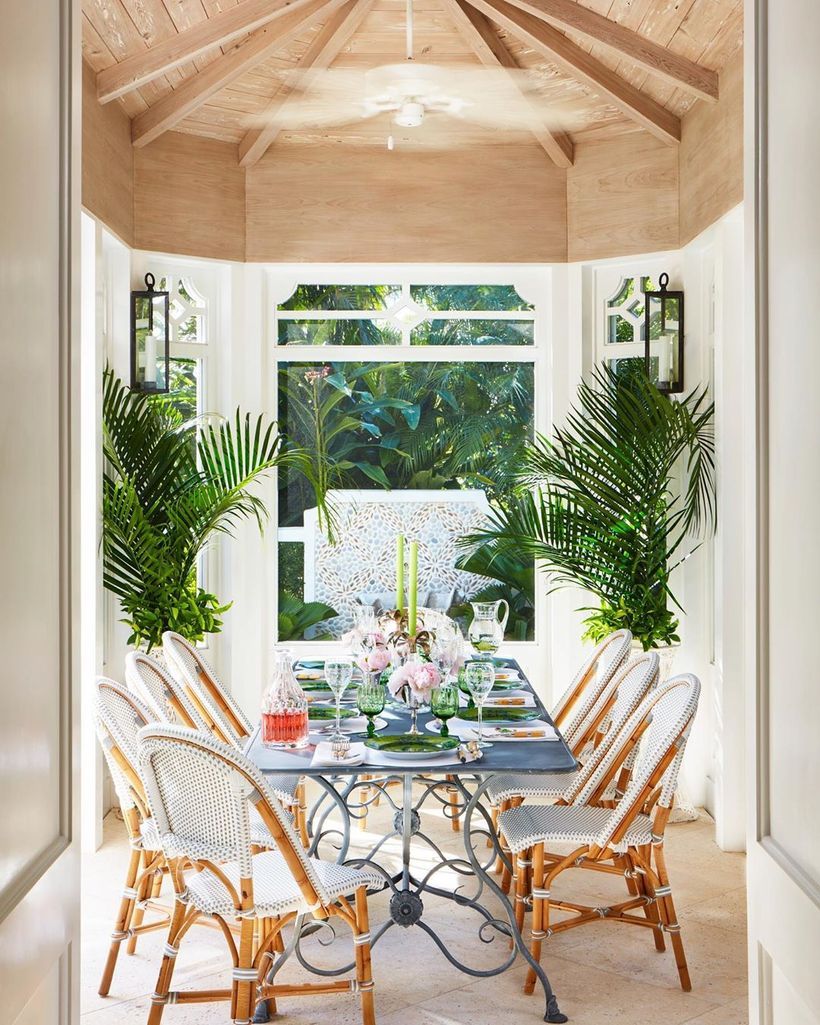 Indoor House Plants Coastal Breakfast Nook Design via @ellenkavanaugh