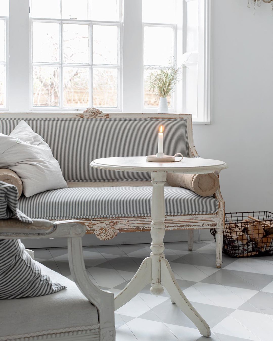 Settee in French Country Breakfast Nook via @white_and_faded