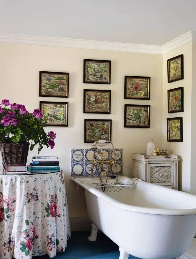 21 English Country Bathroom Designs to Inspire You